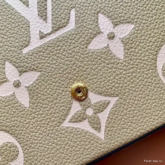 First bag ru POCHETTE LOUIS FÉLICIE VUITTON 0430